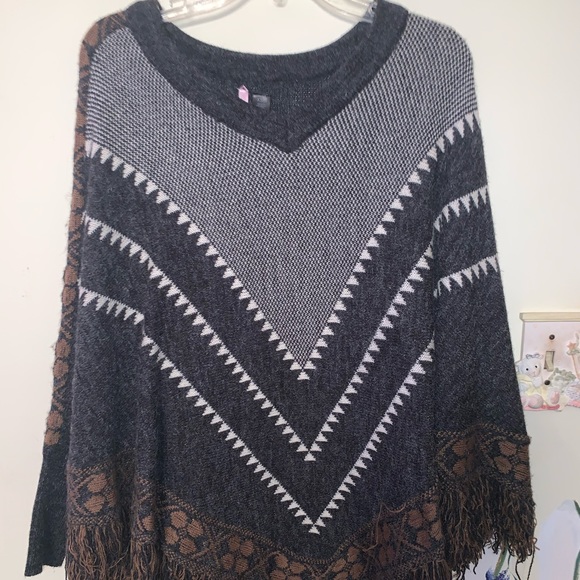 Poncho - Picture 2 of 3